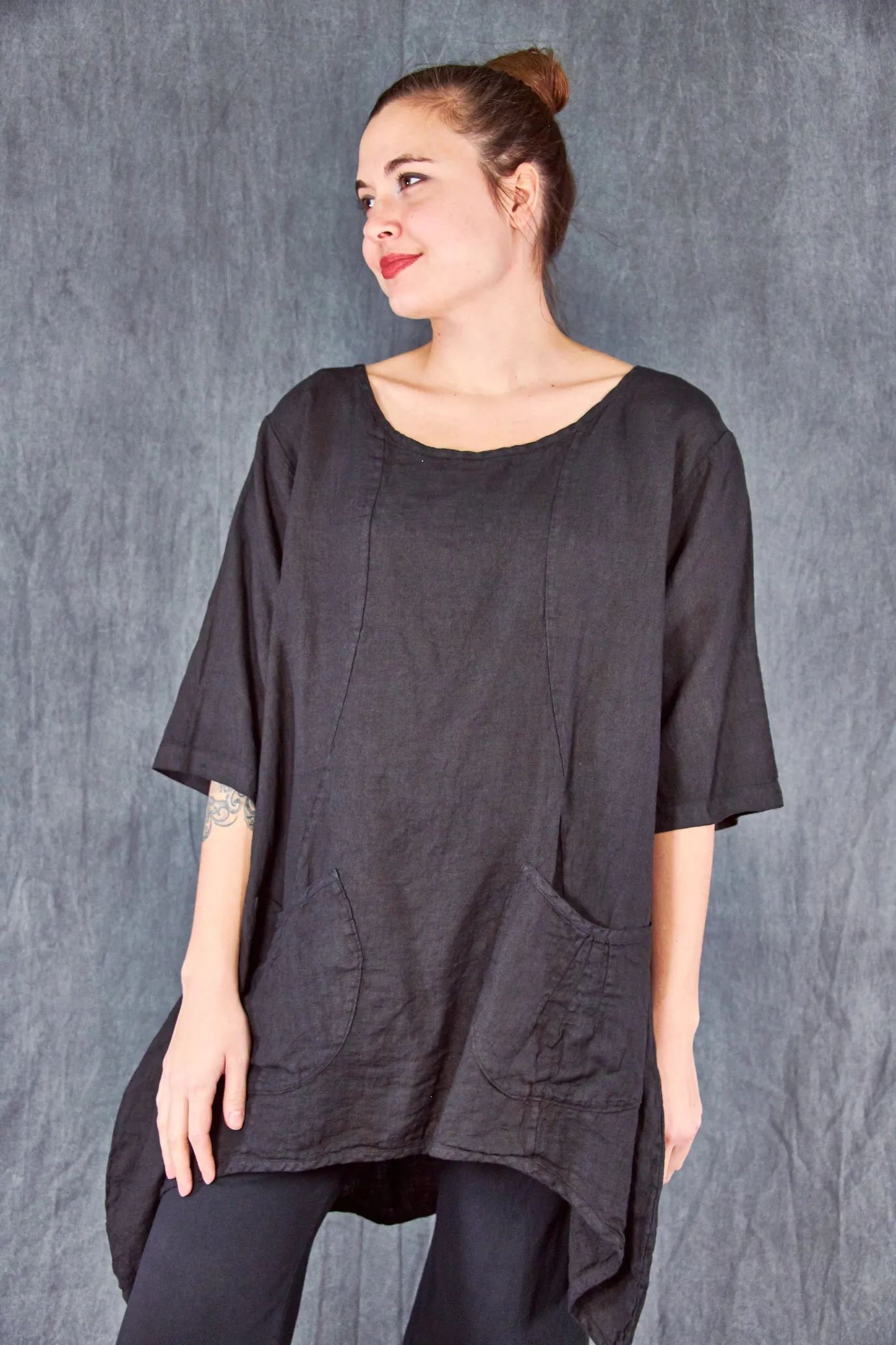 2265  Pinch Pocket Tunic Black- UnPrinted