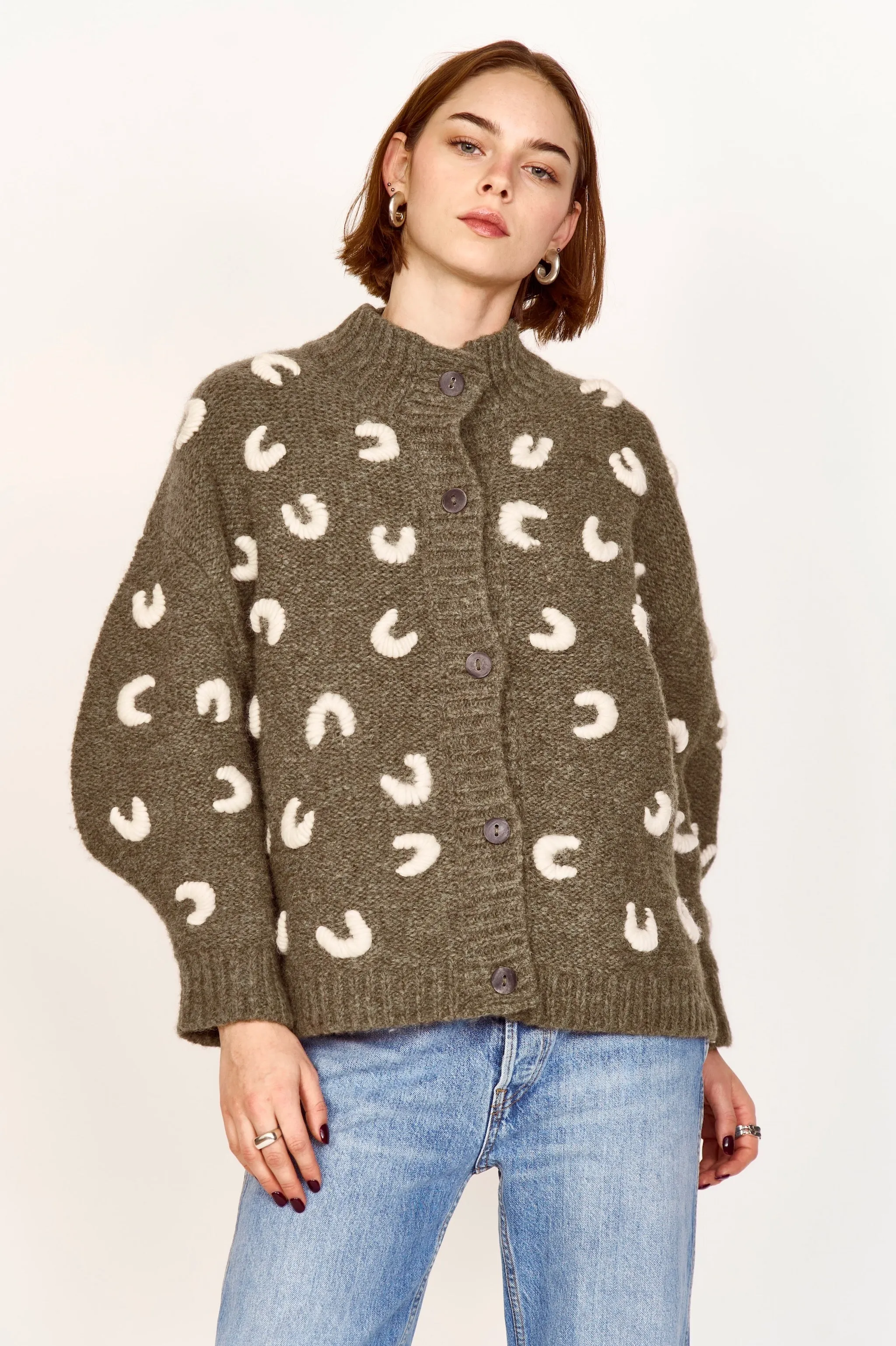 Cusco Croissant Cardigan in Olive/Ivory
