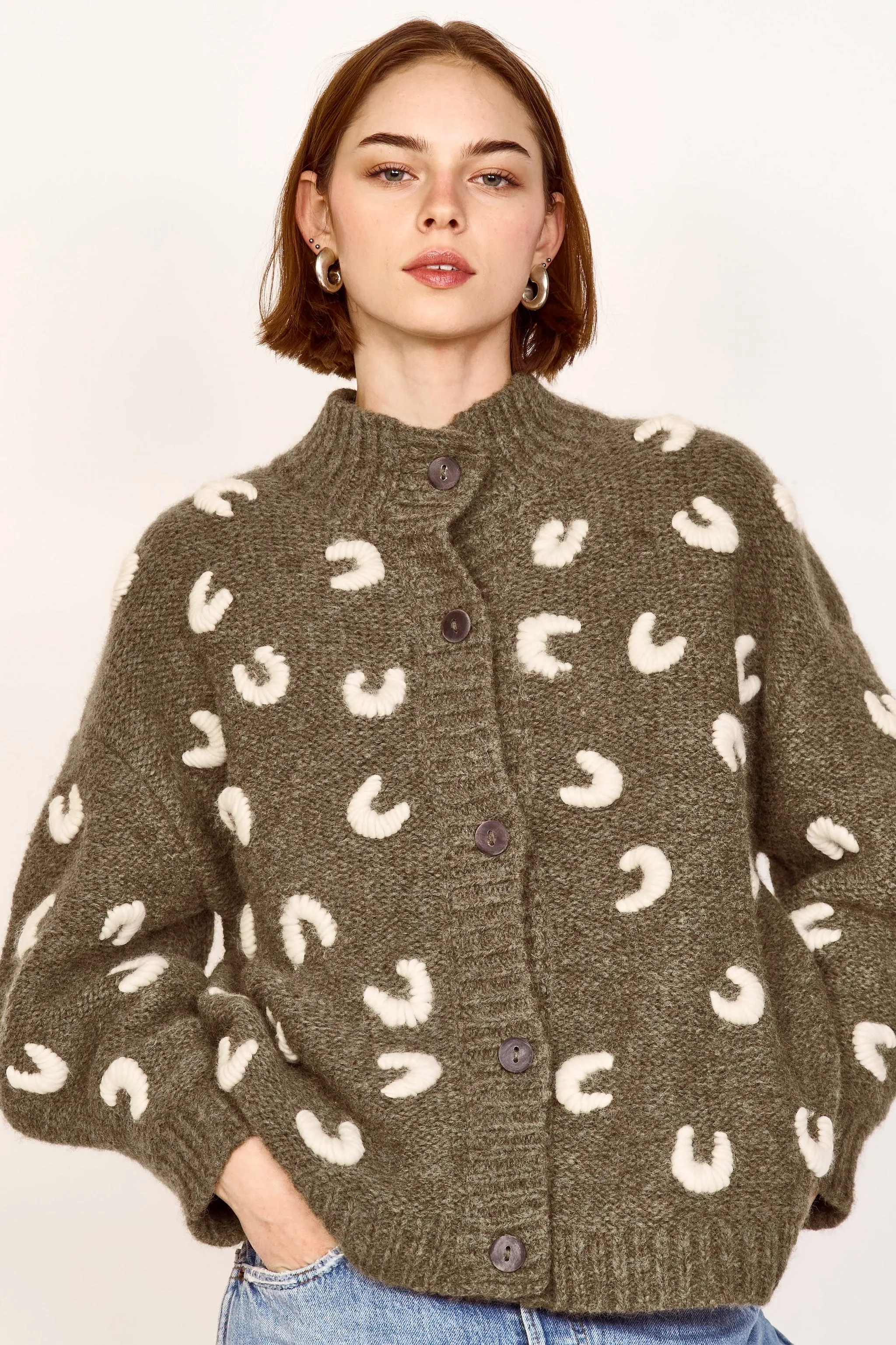 Cusco Croissant Cardigan in Olive/Ivory