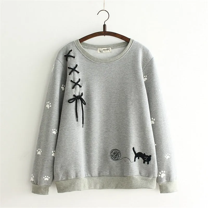 EMBROIDERED CAT TIE PULLOVER SWEATSHIRT UB2675