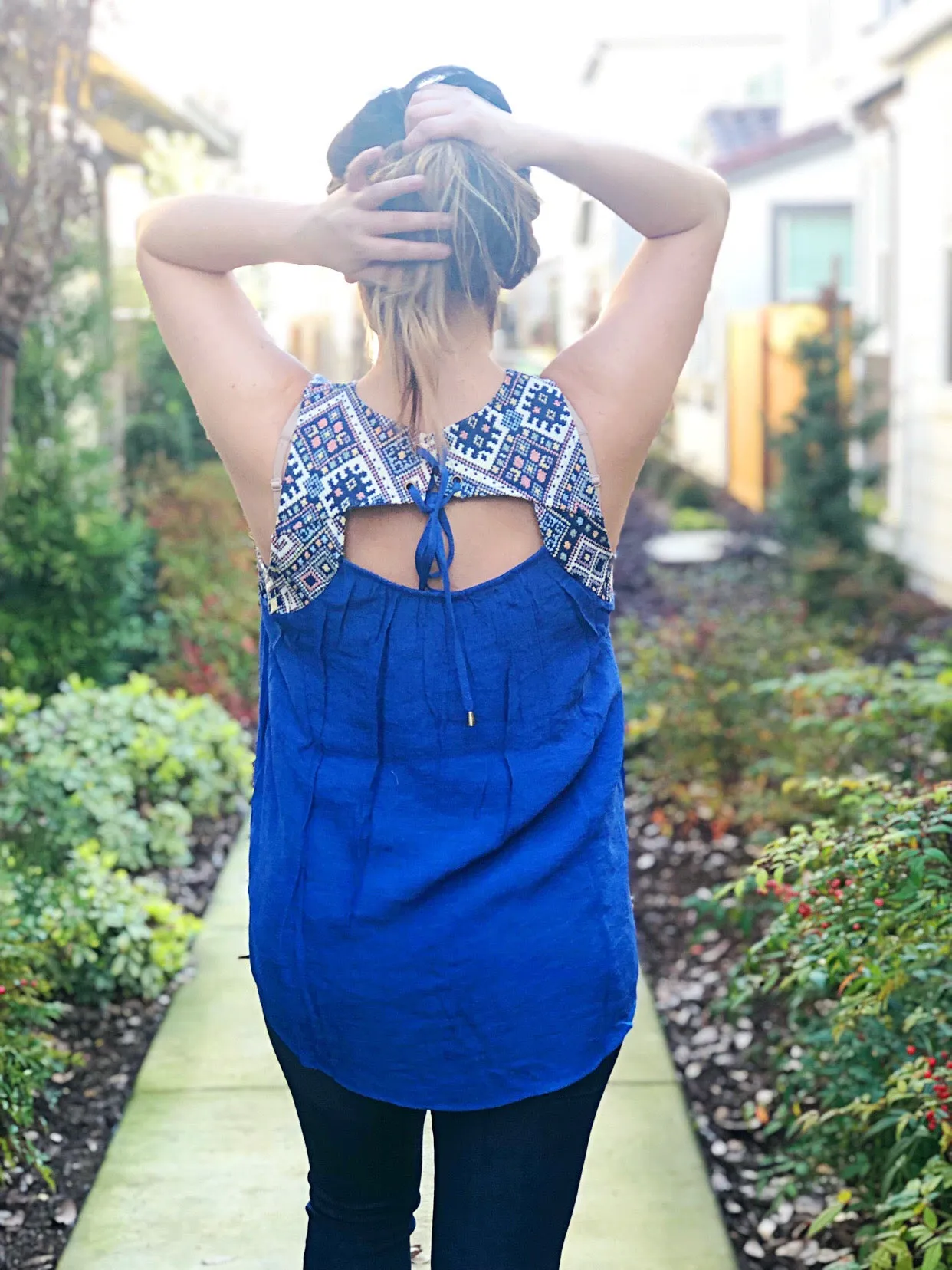 EMBROIDERY STELLA TOP W/LACE UP BACK