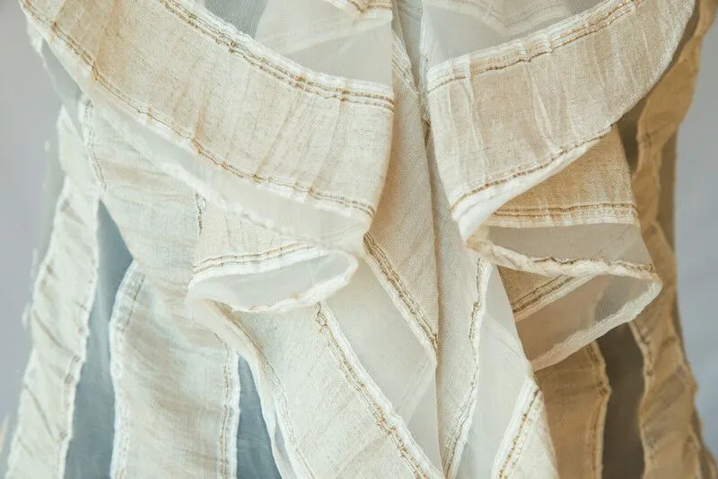 Flow Tunic - Sleeveless Blouse - Off-White & Gold