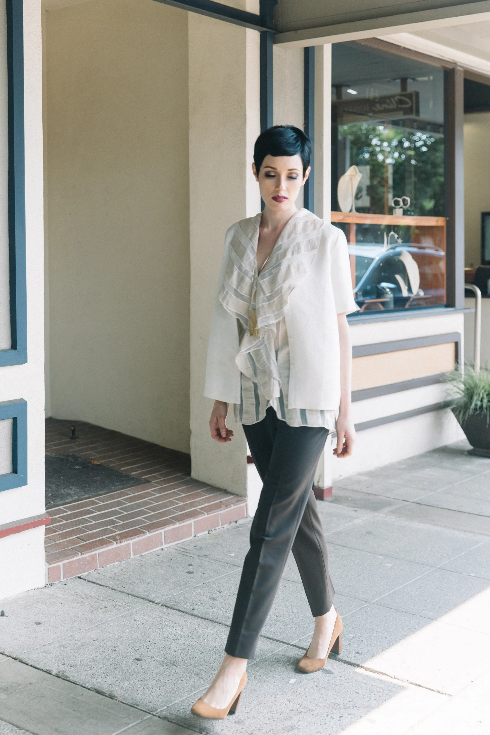 Flow Tunic - Sleeveless Blouse - Off-White & Gold