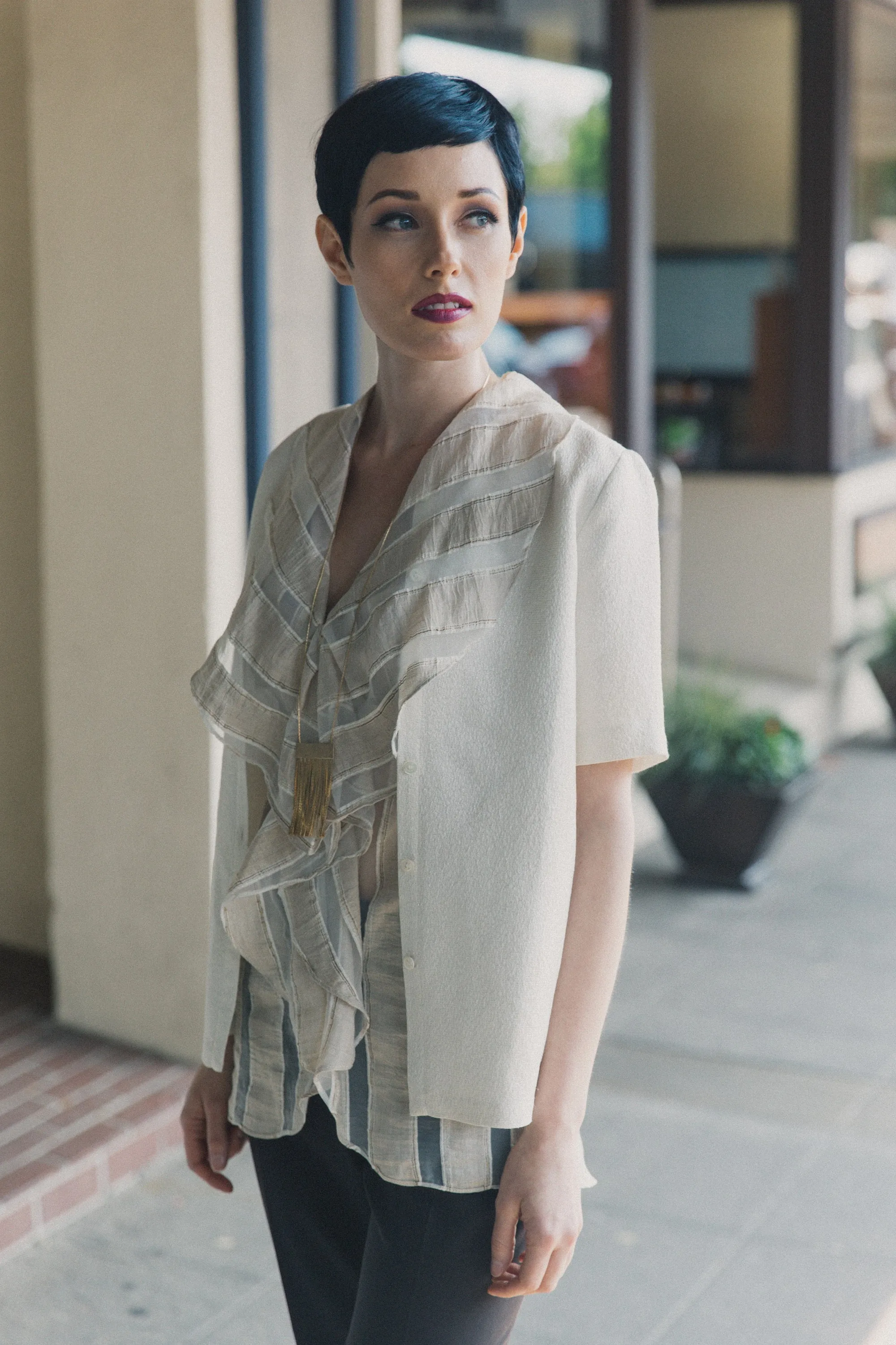 Flow Tunic - Sleeveless Blouse - Off-White & Gold