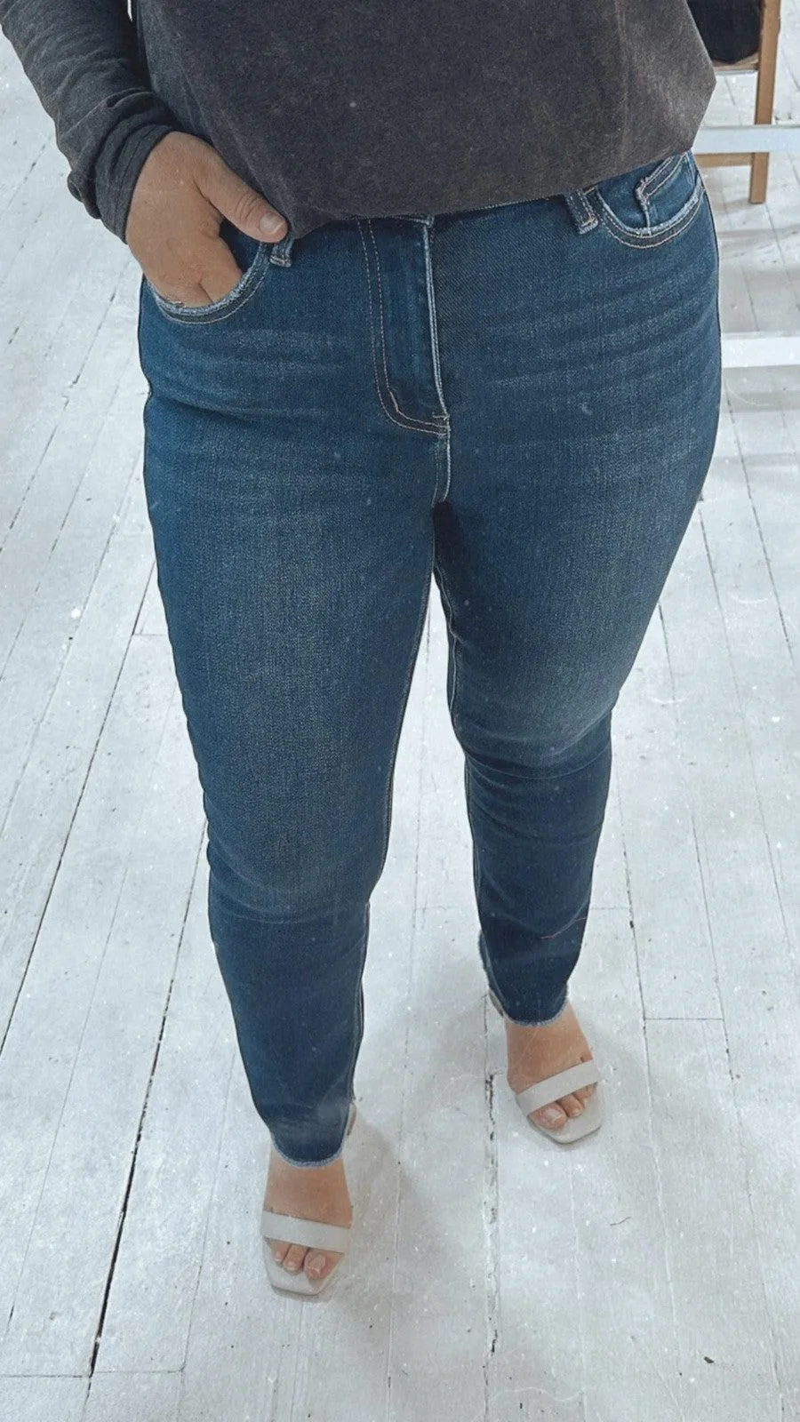 Growing Light Stretch Slim Straight Denim