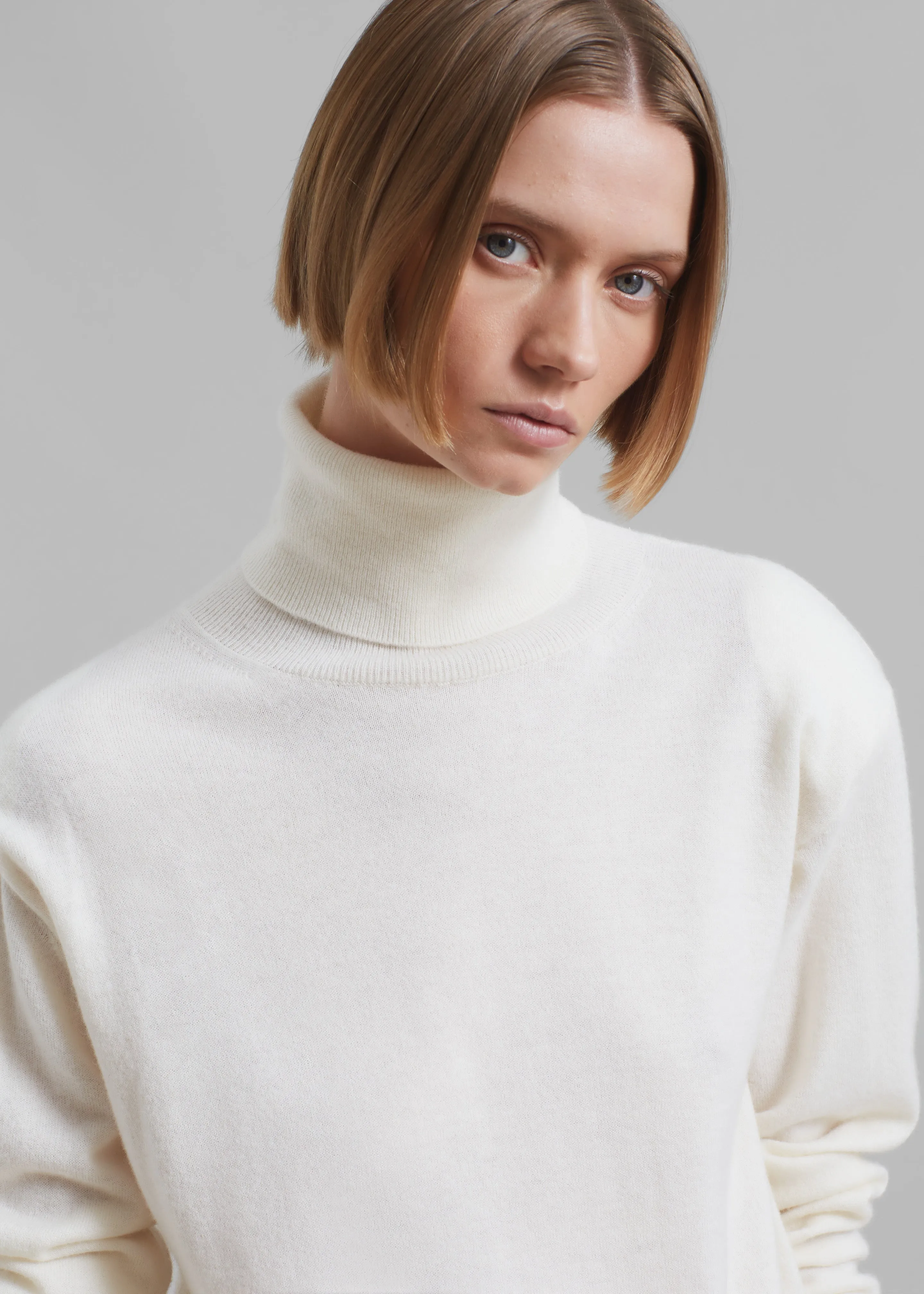 Ines Thin Padded Turtleneck - Ivory