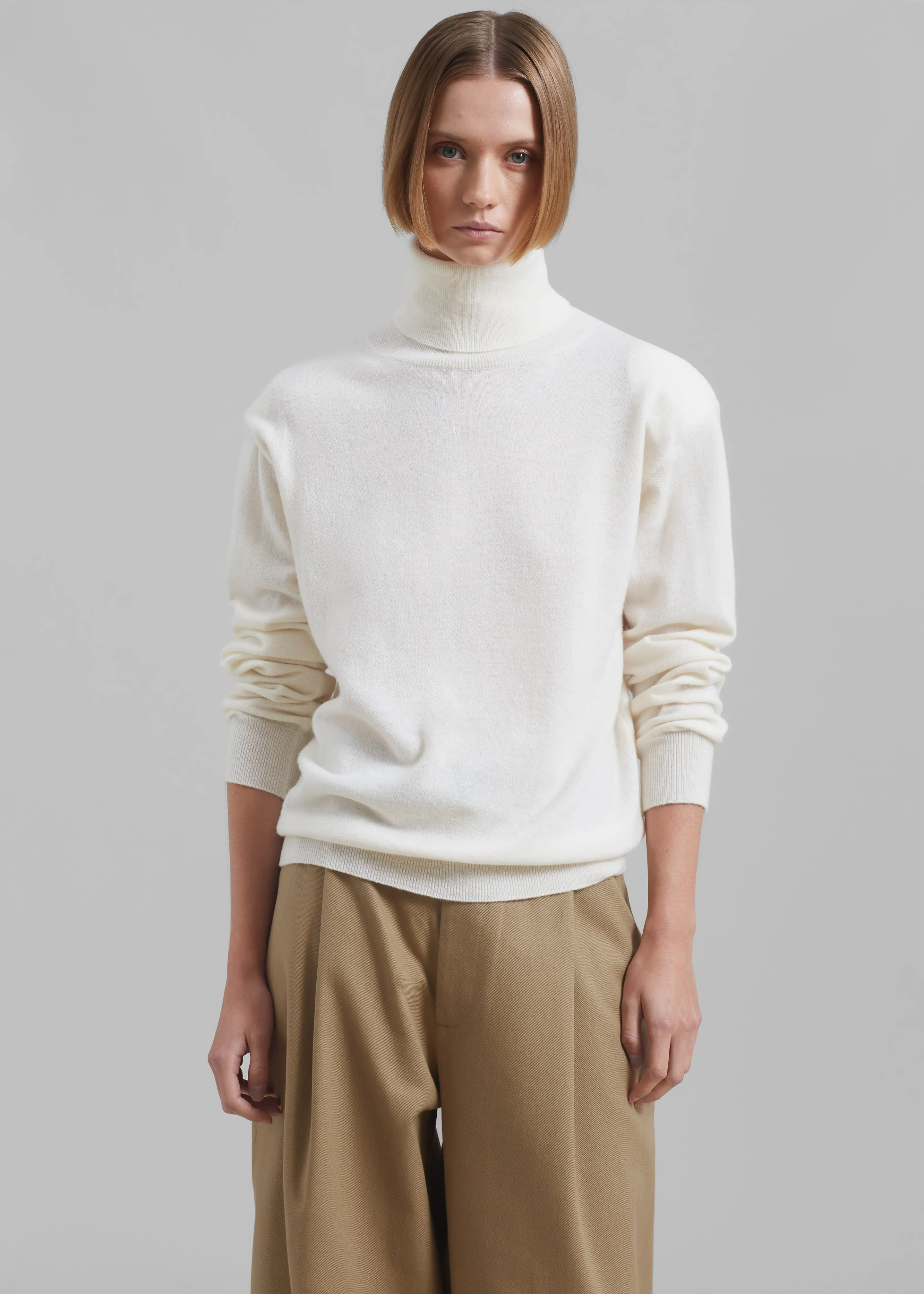 Ines Thin Padded Turtleneck - Ivory