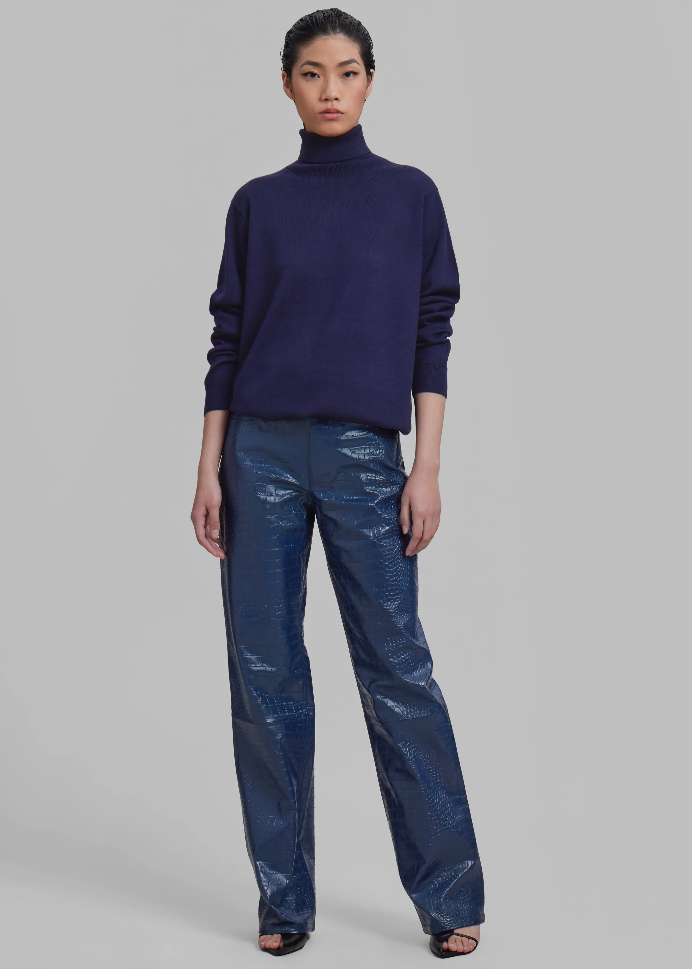 Ines Thin Padded Turtleneck - Navy