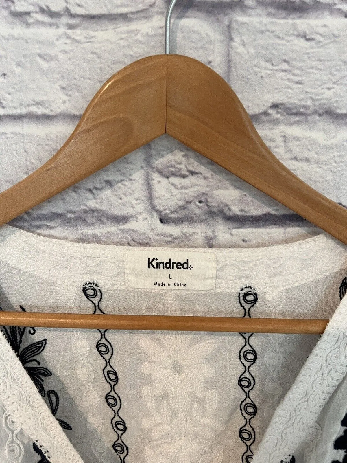 KINDRED Embroidered Eyelet Blouse Sz L Babydoll 3/4 Sleeve Ruffled Pullover Top