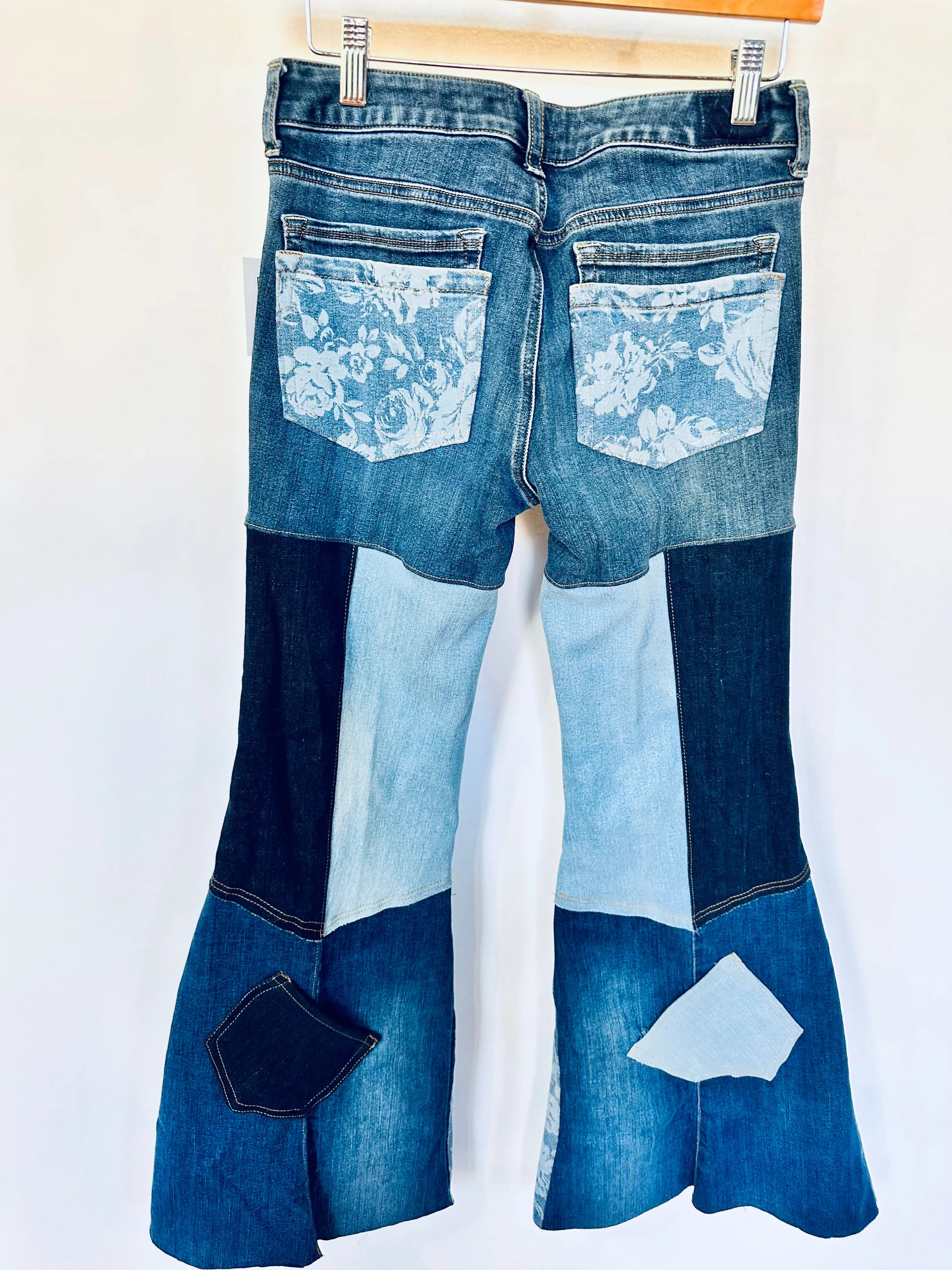 mid-lower rise blue   floral print bell bottom jeans [6/28]