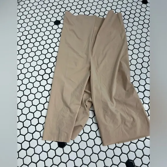 Nwt Spanx high waisted mid thigh Shapewear bottoms size large