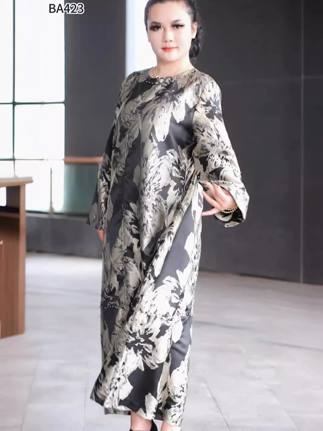 Women's Black Pearl Plus Size Robe Dress