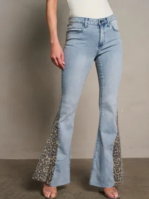 WOMEN'S BUTTON CLOSURE ANIMAL PRINT BELL BOTTOMS DENIM PANTS