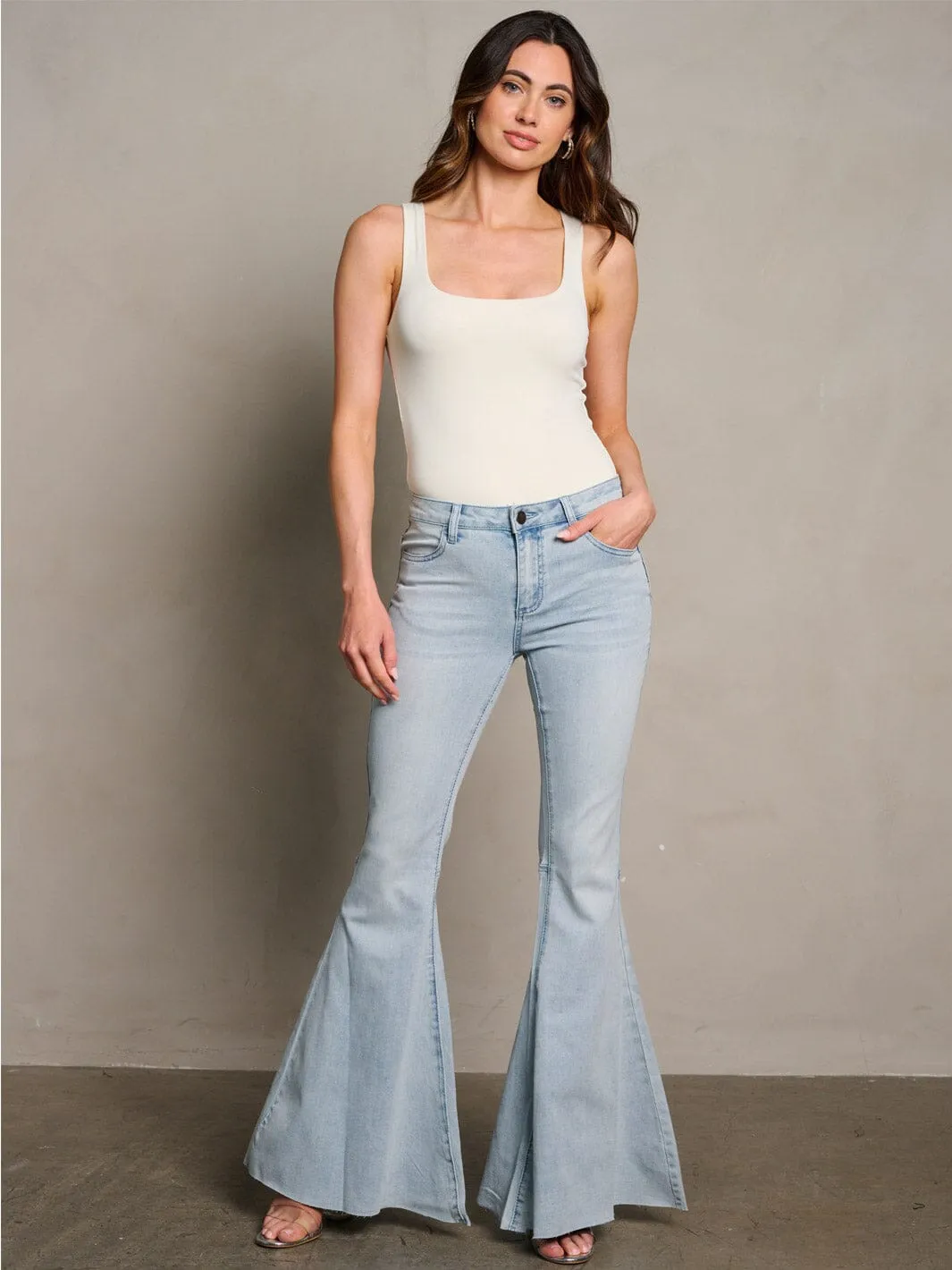 WOMEN'S BUTTON CLOSURE BELL BOTTOMS DENIM WASHED PANTS
