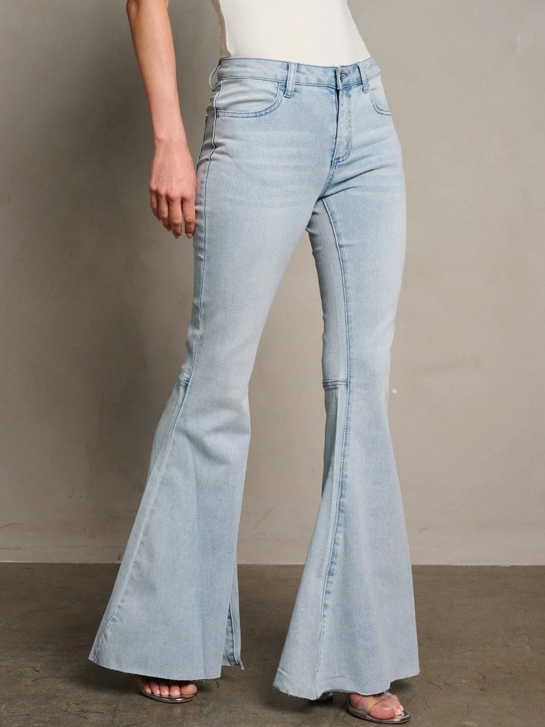 WOMEN'S BUTTON CLOSURE BELL BOTTOMS DENIM WASHED PANTS