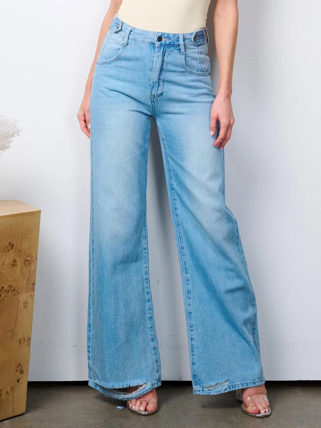 WOMEN'S BUTTON CLOSURE POCKETS WASHED BELL BOTTOM JEANS