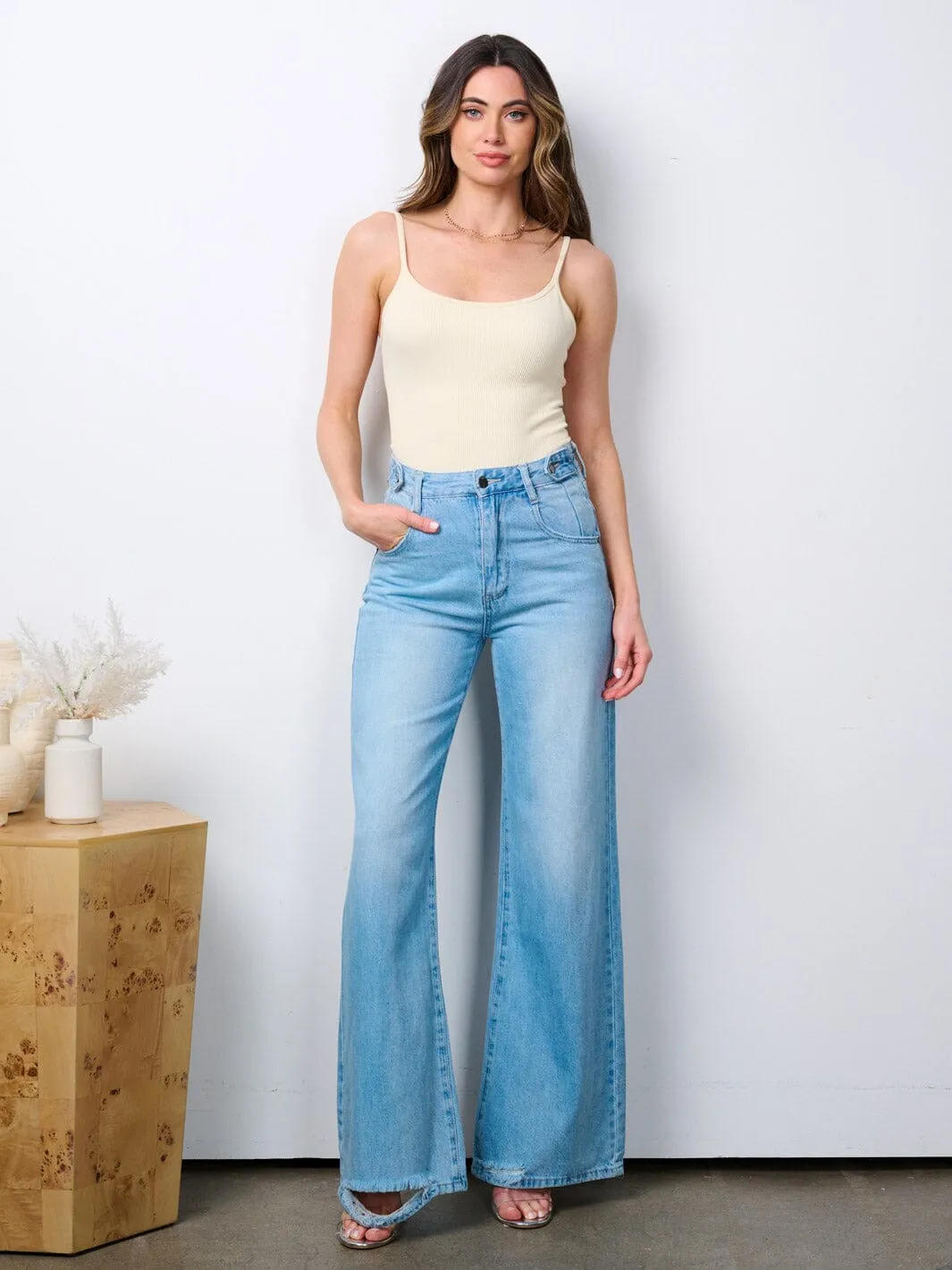 WOMEN'S BUTTON CLOSURE POCKETS WASHED BELL BOTTOM JEANS
