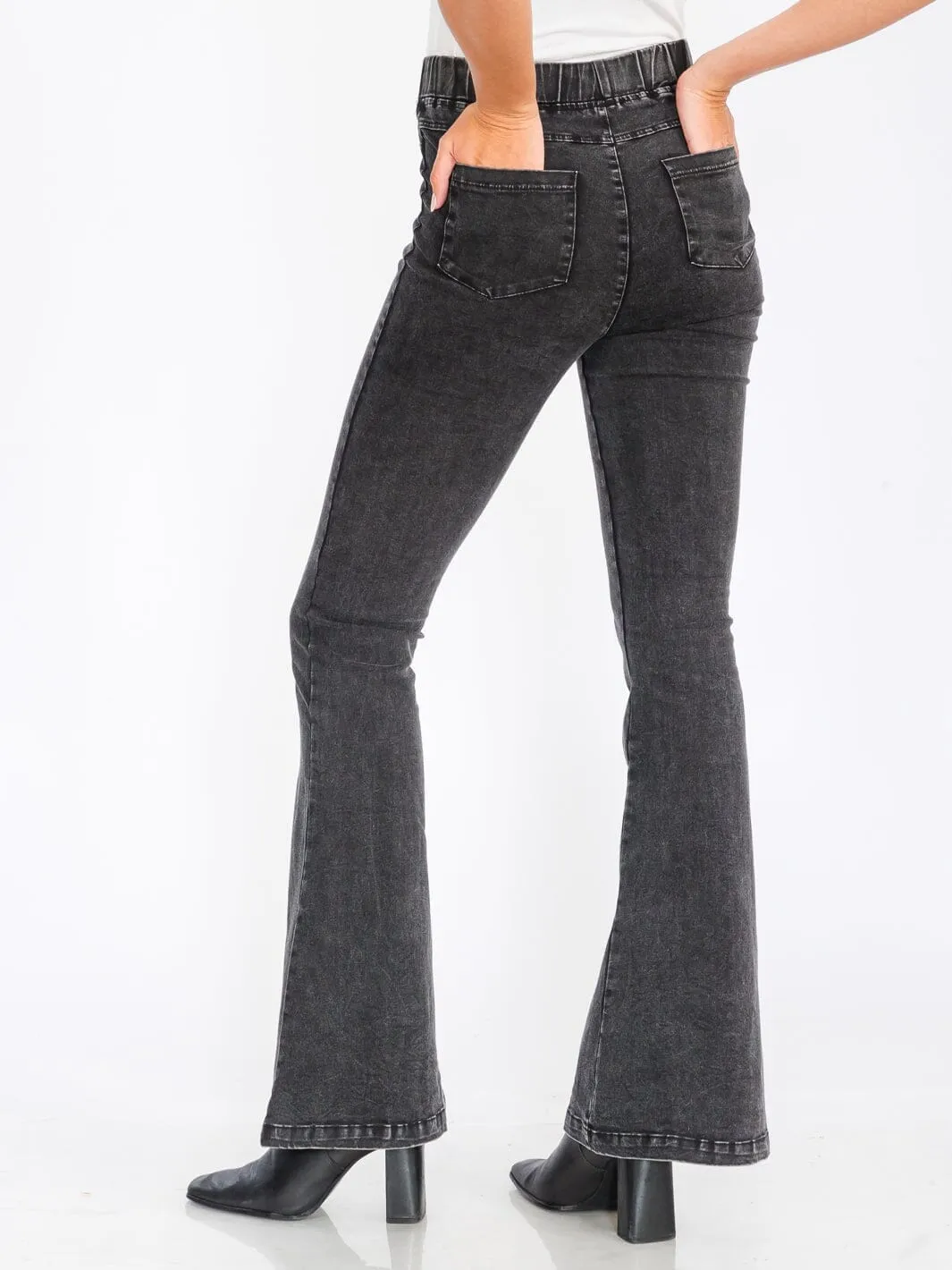 WOMEN'S ELASTIC WAIST BACK POCKETS BELL BOTTOM WASHED PANTS