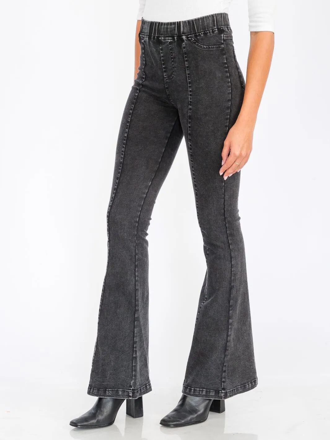 WOMEN'S ELASTIC WAIST BACK POCKETS BELL BOTTOM WASHED PANTS
