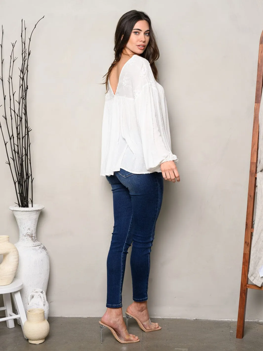 WOMEN'S LONG SLEEVE V-NECK SWISS DOTS TOP